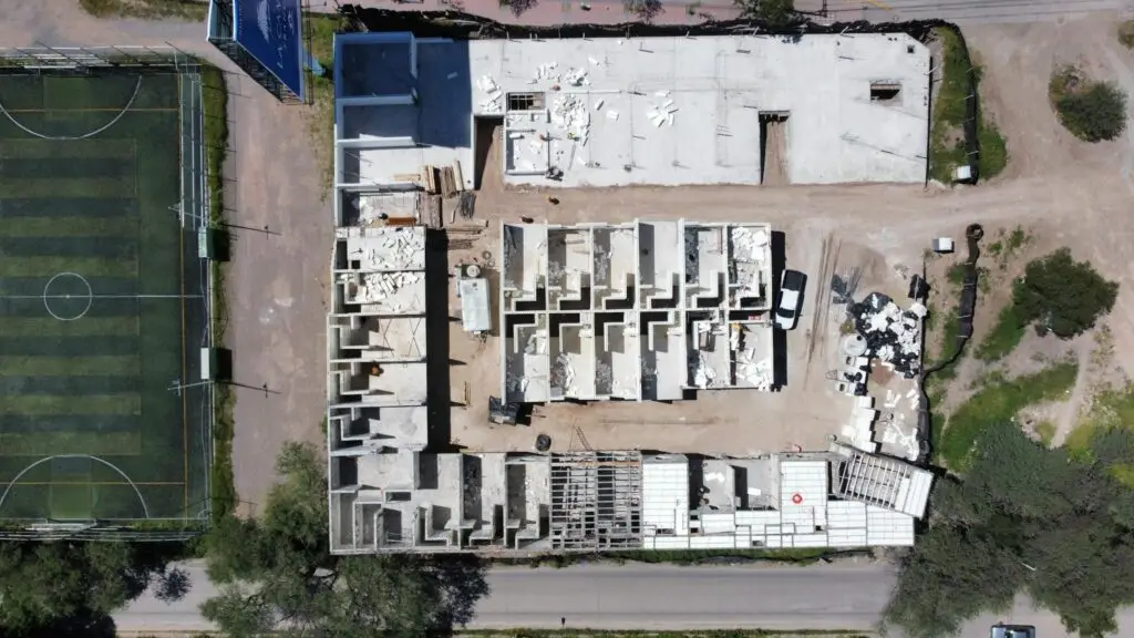 Aerial photo showcasing a construction site near a soccer field in León, Mexico.